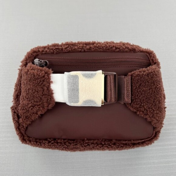 RARE! NEW Lululemon Everywhere Belt Bag *FLEECE Large 2L - Brown Earth/Gold - Picture 3 of 10